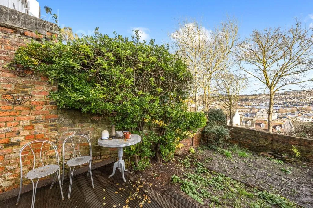 3 bed End of Terrace
