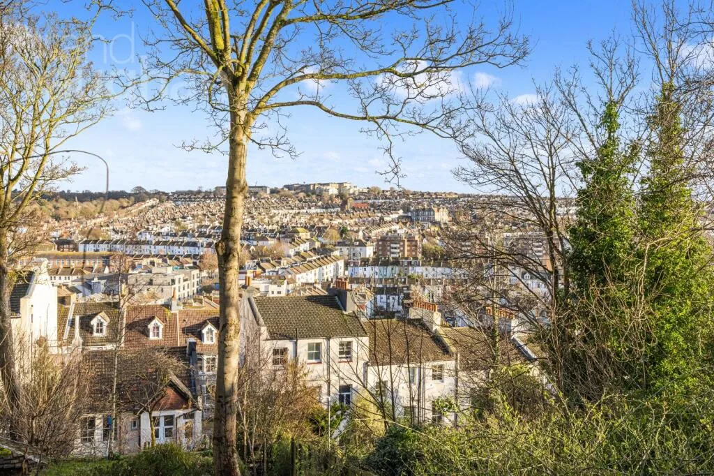 3 bed End of Terrace