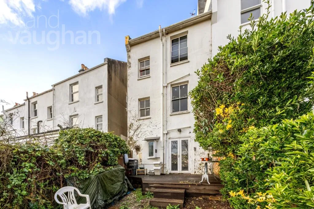 3 bed End of Terrace