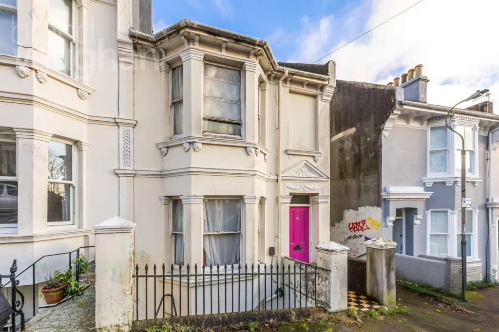 3 bed End of Terrace