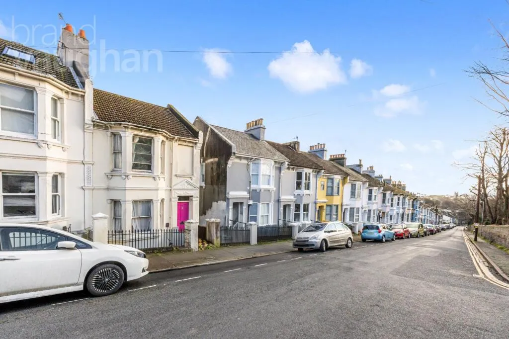 3 bed End of Terrace