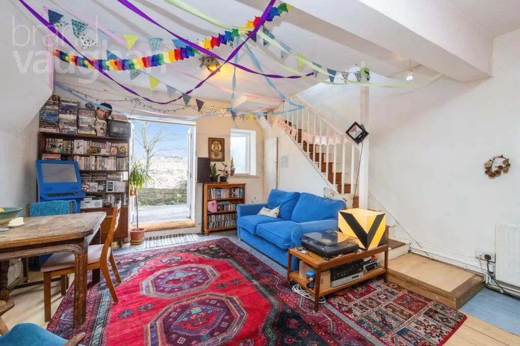 3 bed End of Terrace