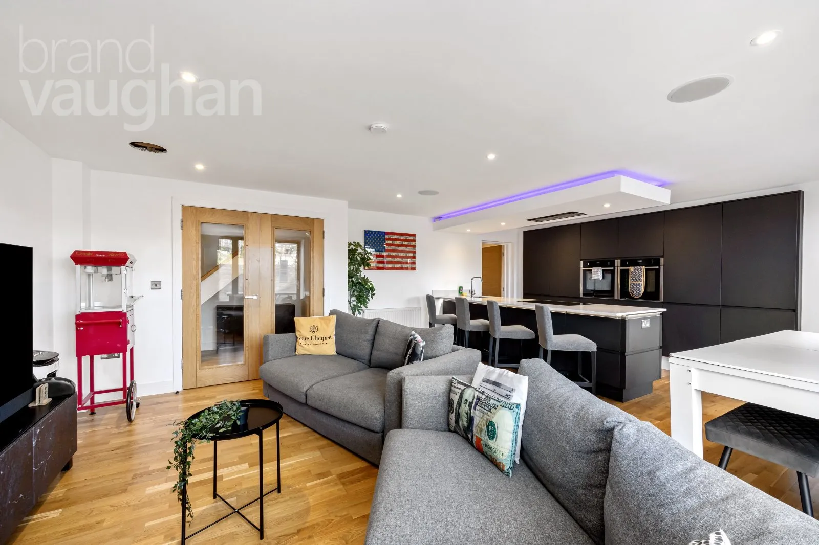 4 bed Detached