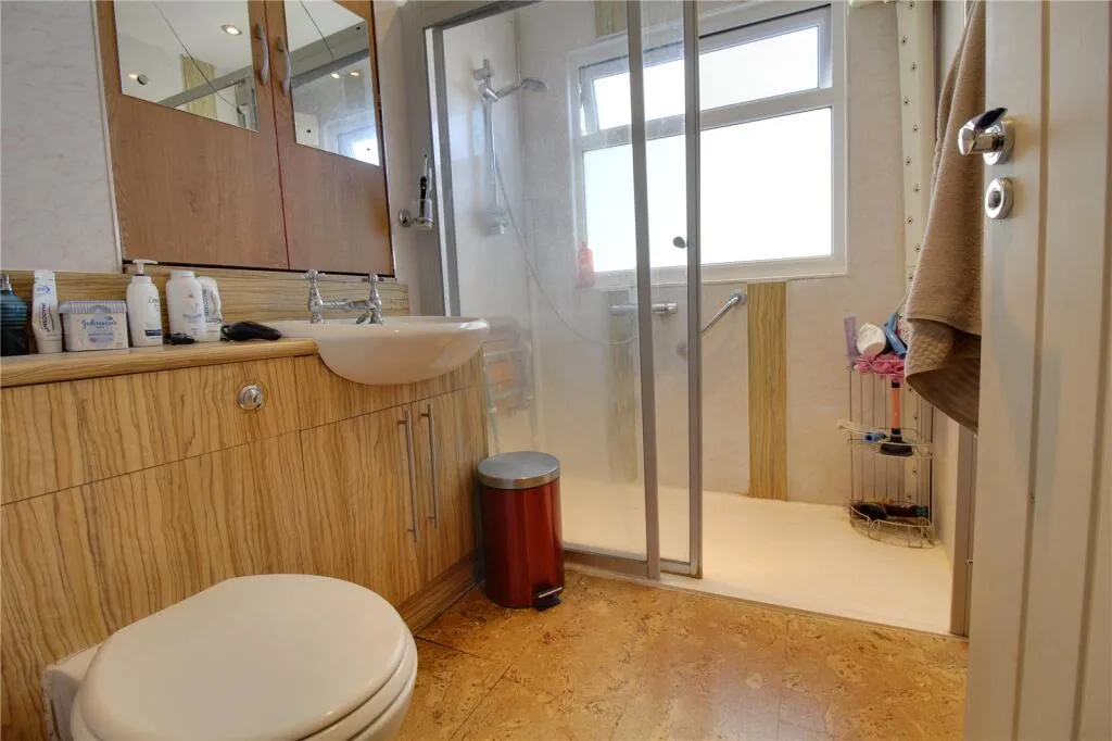 3 bed End of Terrace