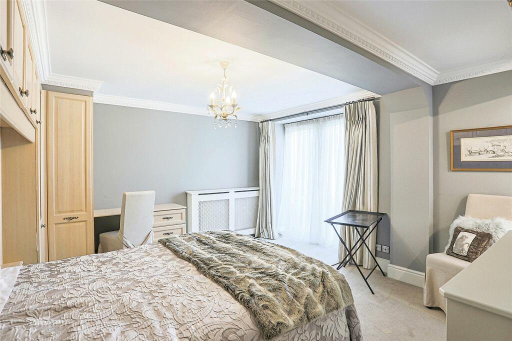 4 bed Detached