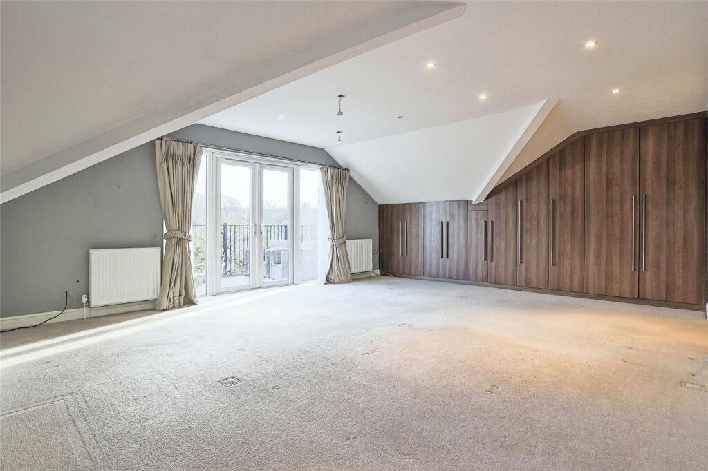 4 bed Detached