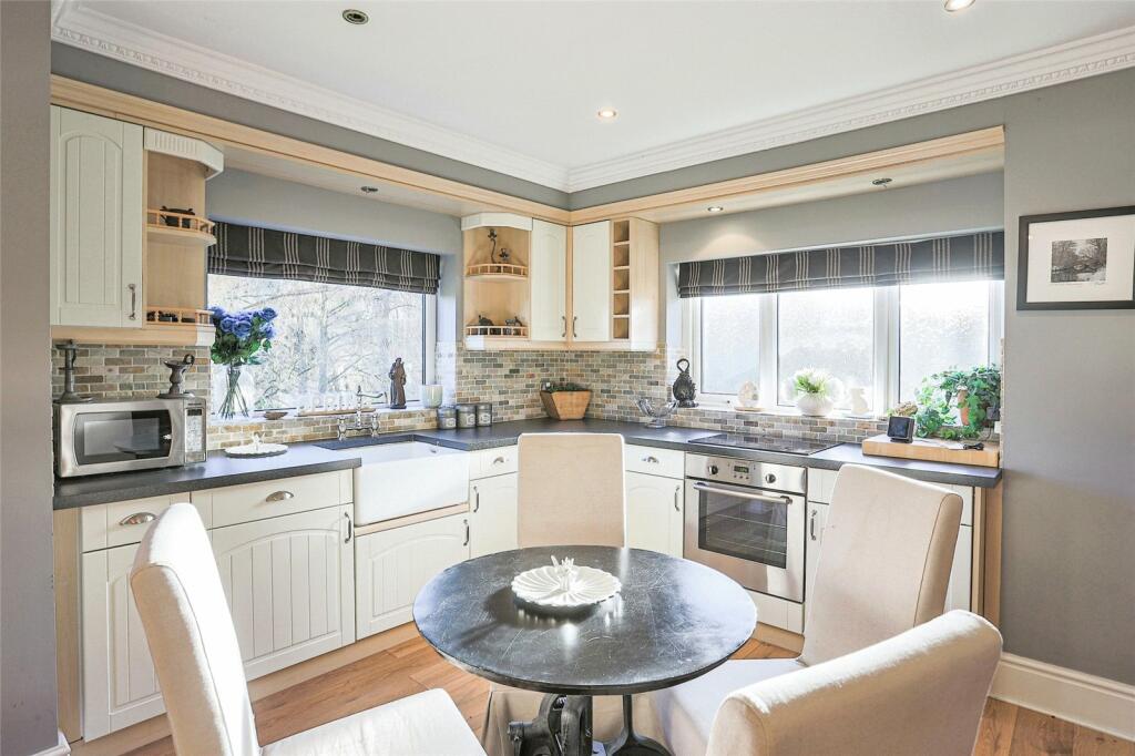 4 bed Detached