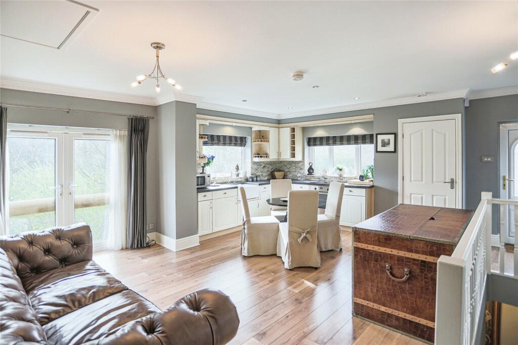 4 bed Detached
