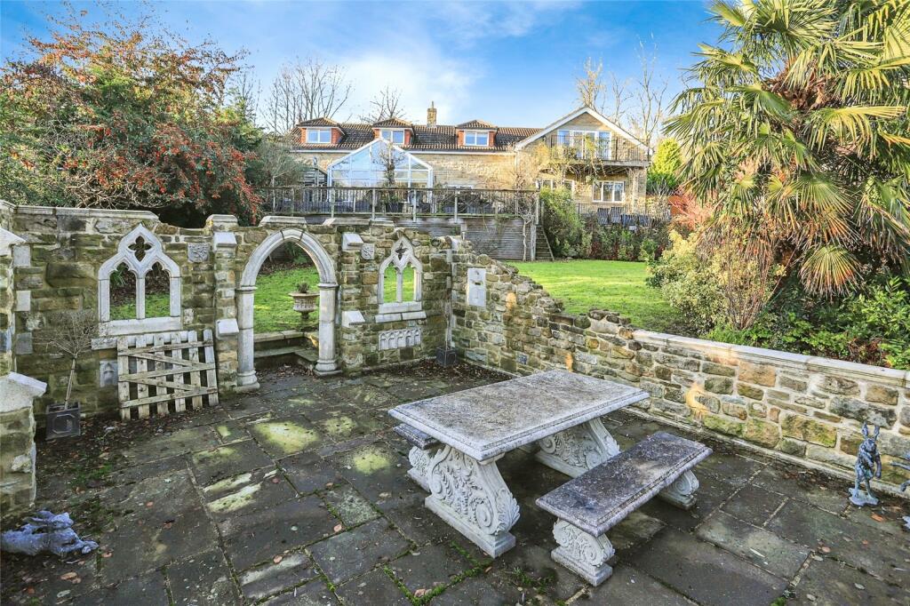 4 bed Detached