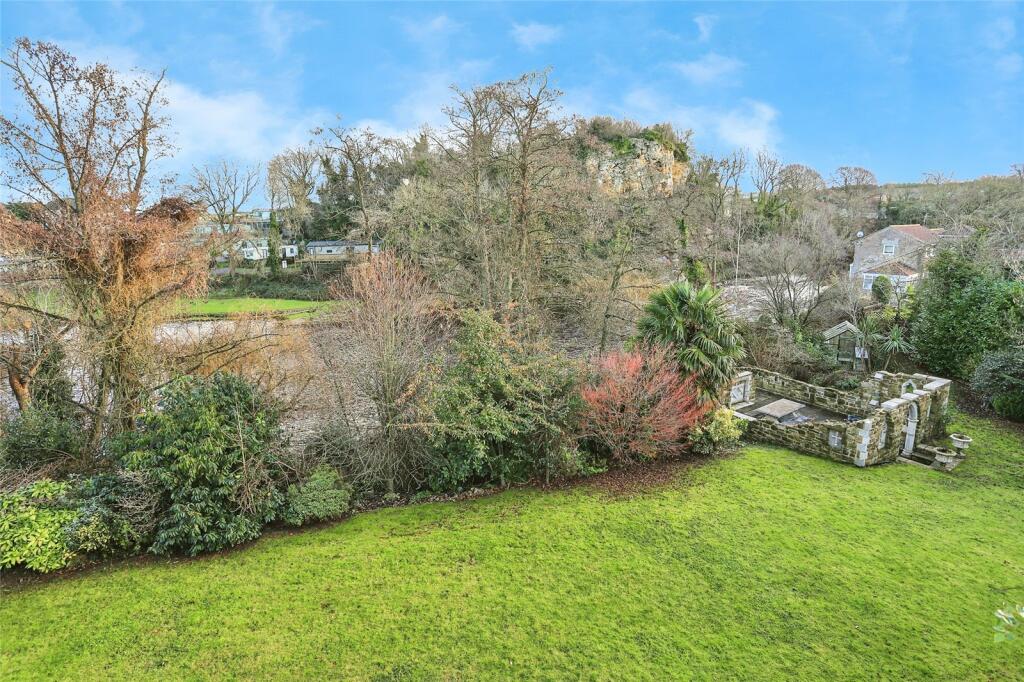 4 bed Detached