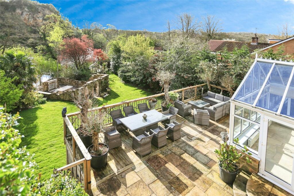 4 bed Detached