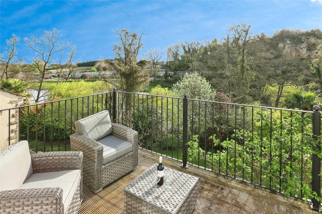 4 bed Detached