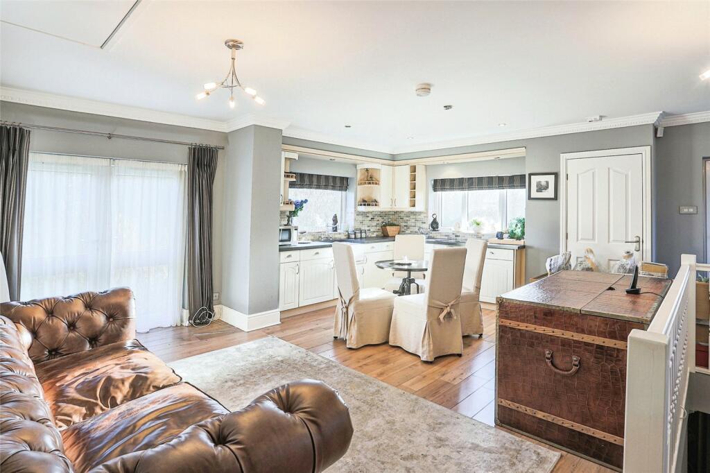 4 bed Detached