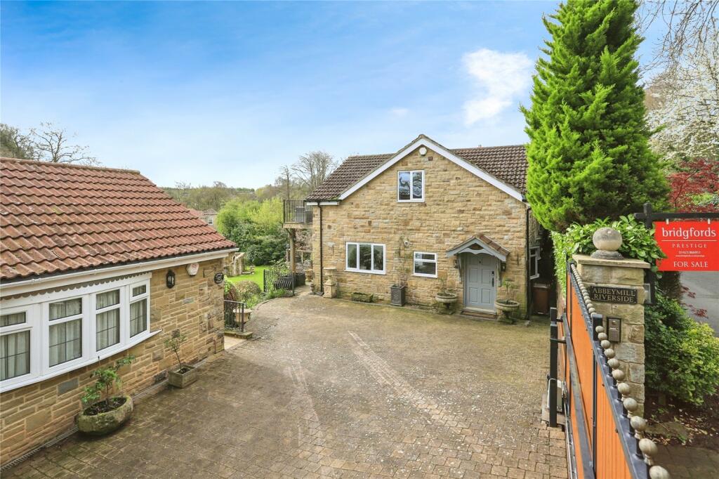 4 bed Detached