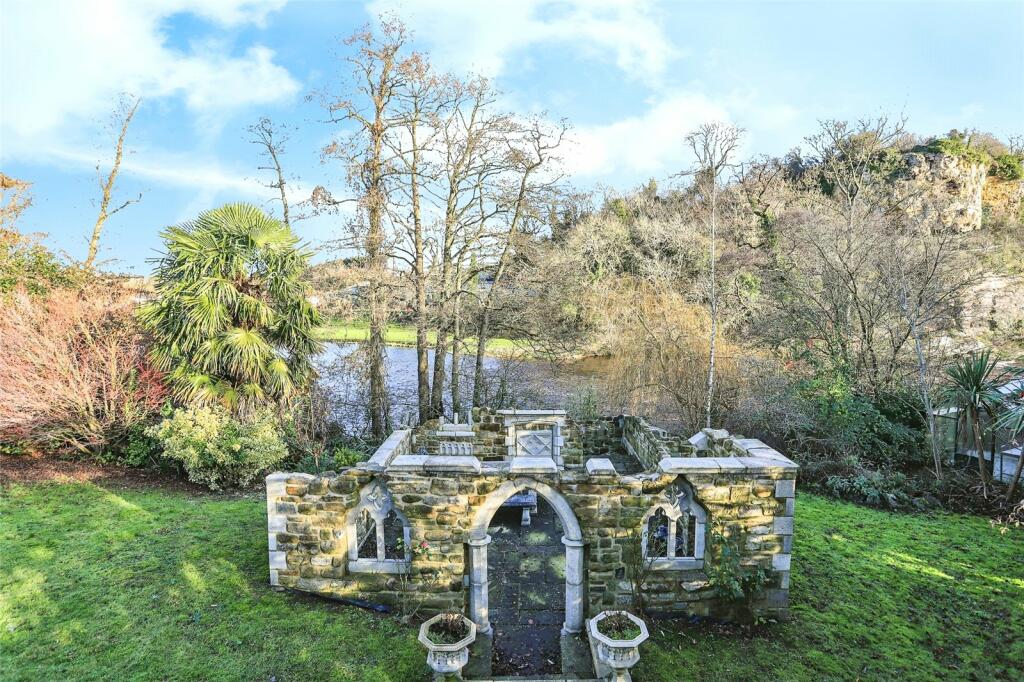 4 bed Detached
