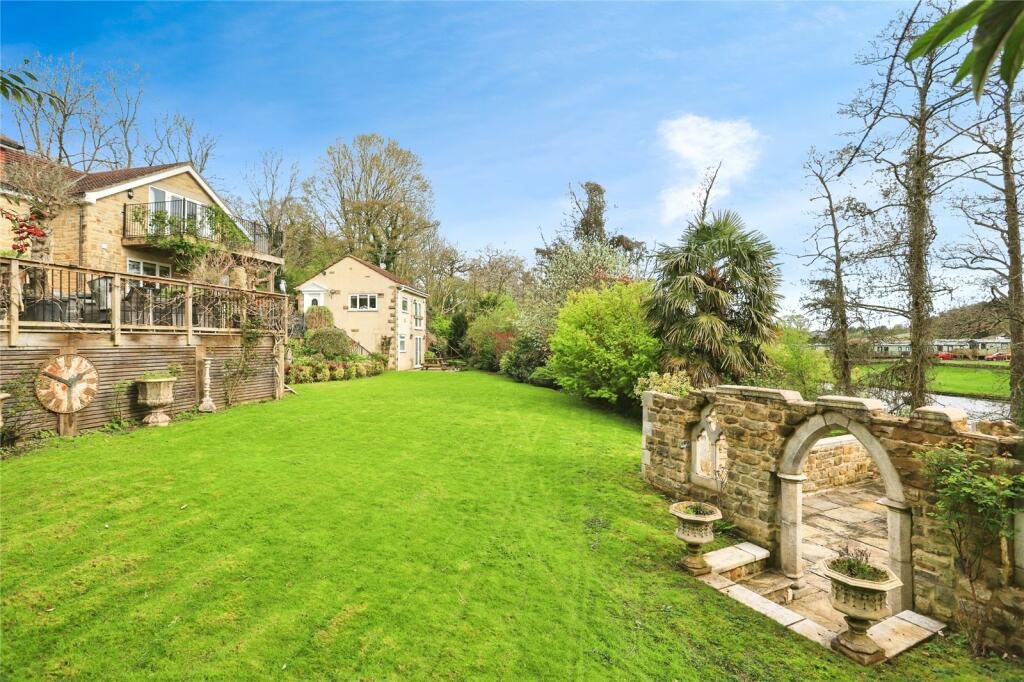 4 bed Detached