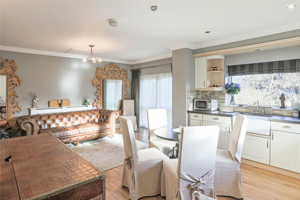 4 bed Detached