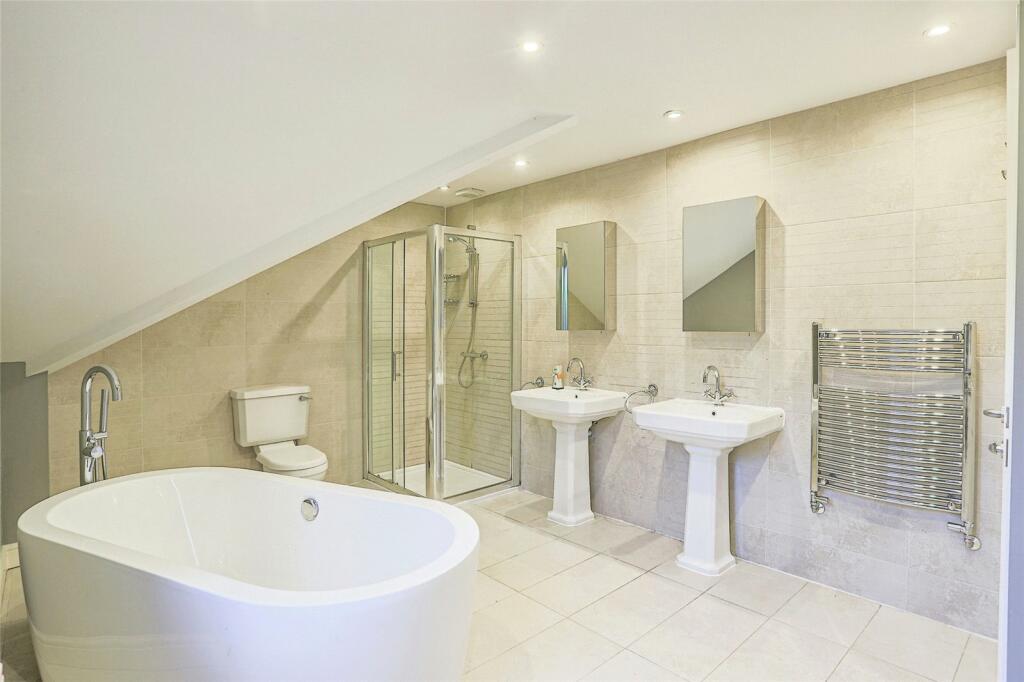 4 bed Detached