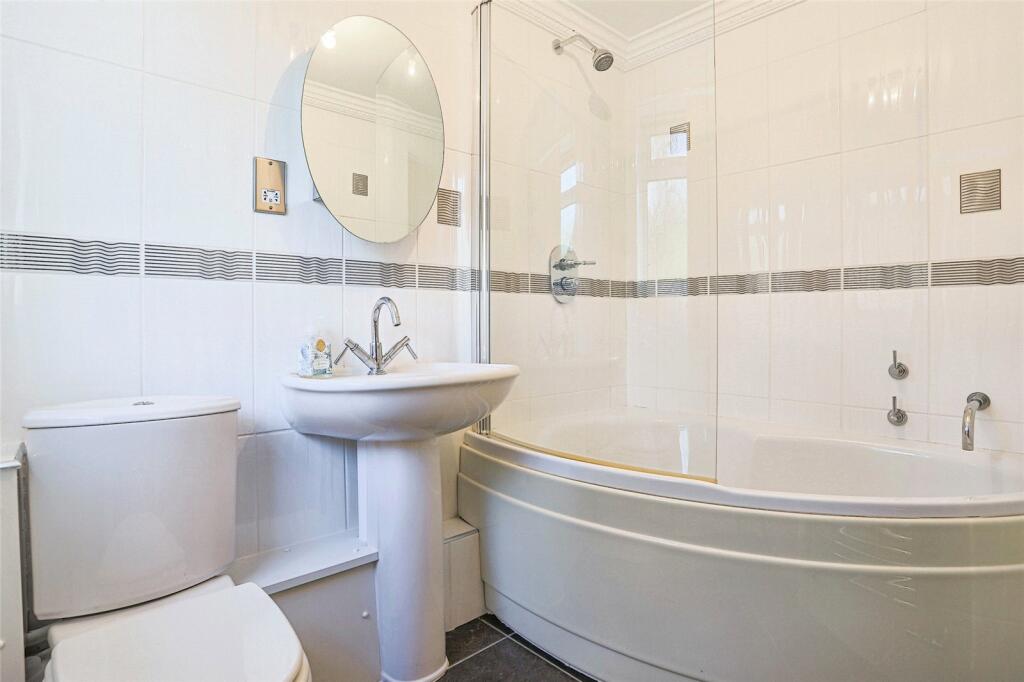 4 bed Detached