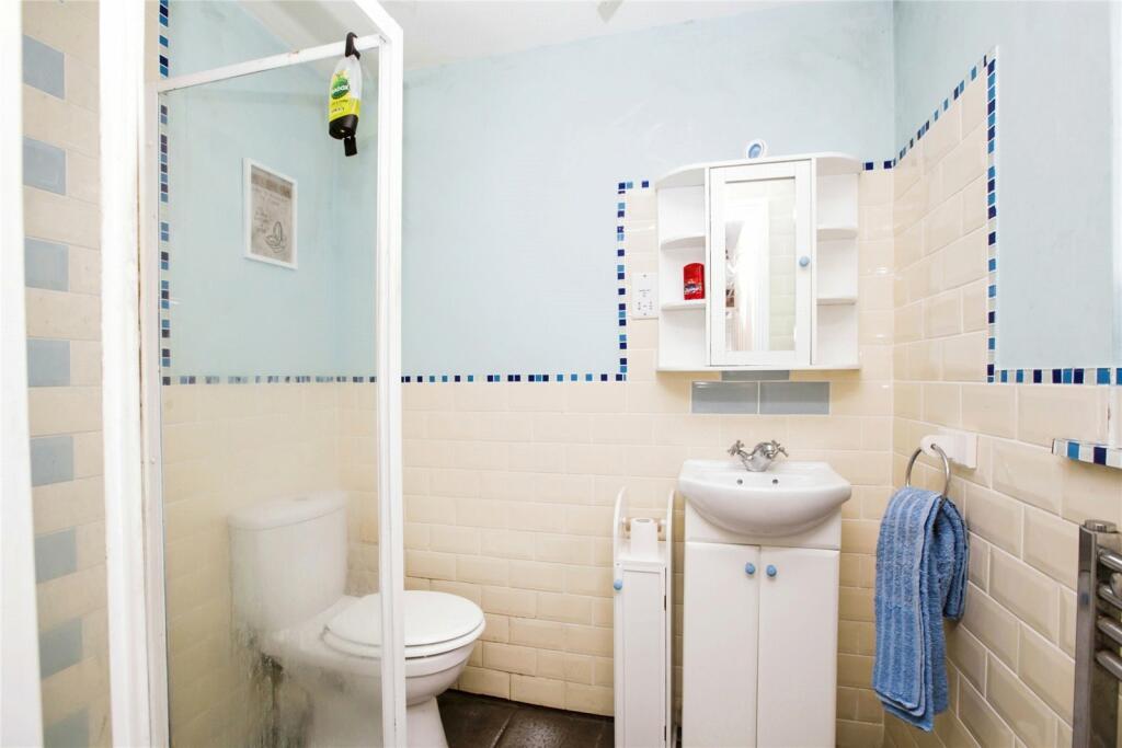 4 bed Detached