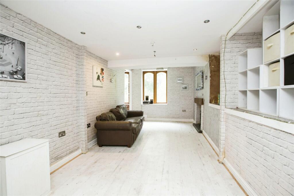 4 bed Detached
