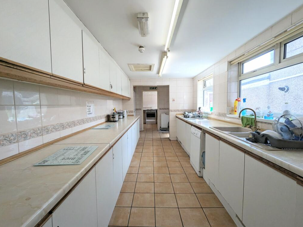 9 bed End of Terrace