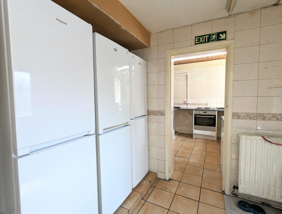 9 bed End of Terrace