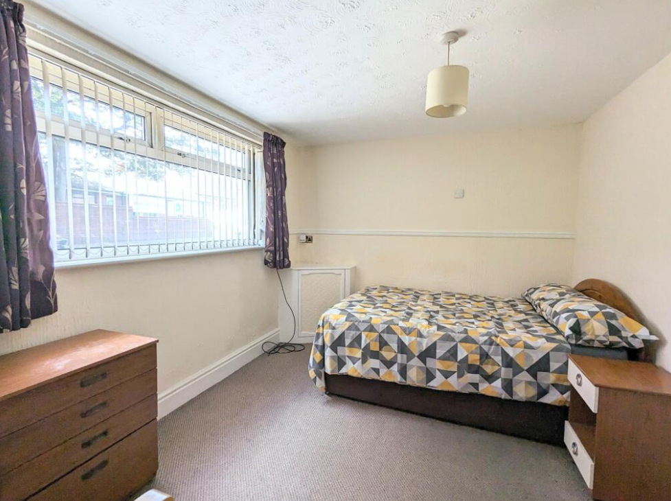 9 bed End of Terrace