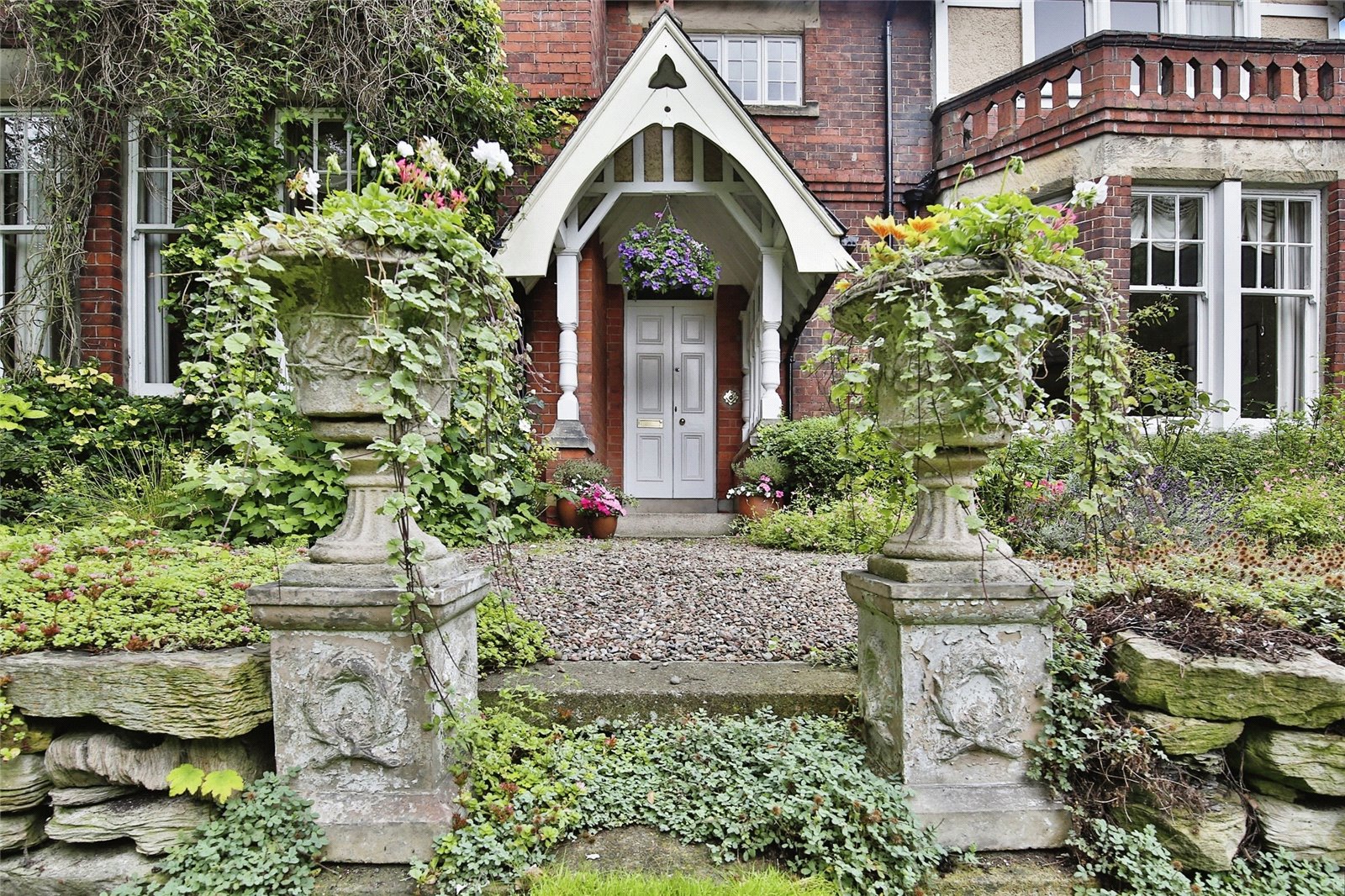 5 bed Character Property