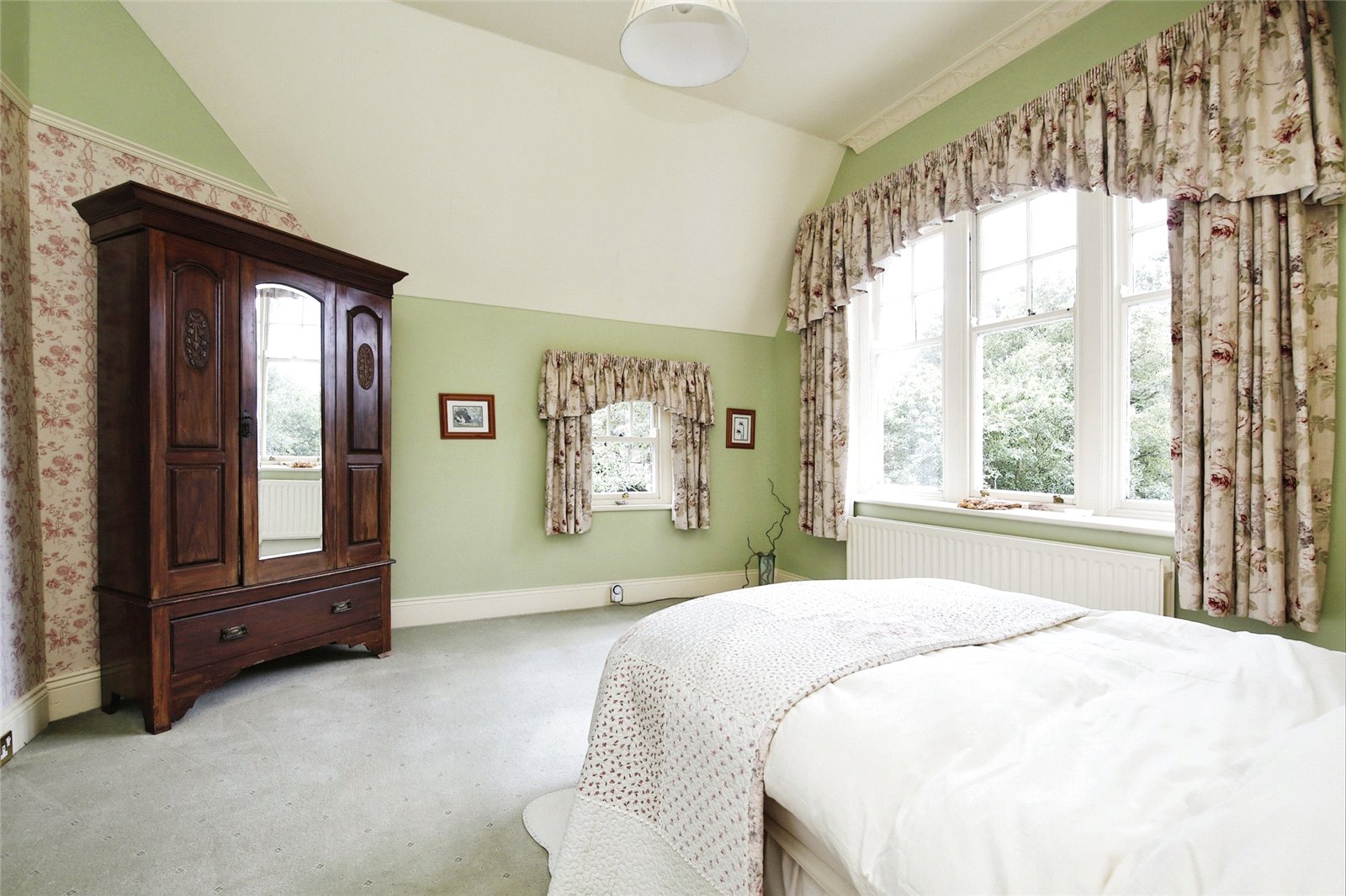 5 bed Character Property