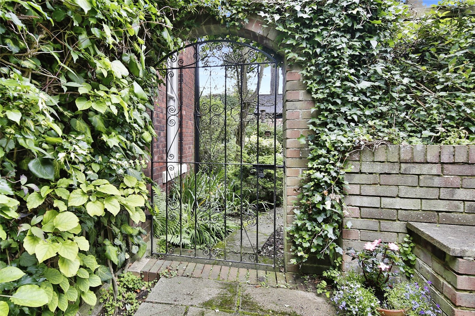 5 bed Character Property