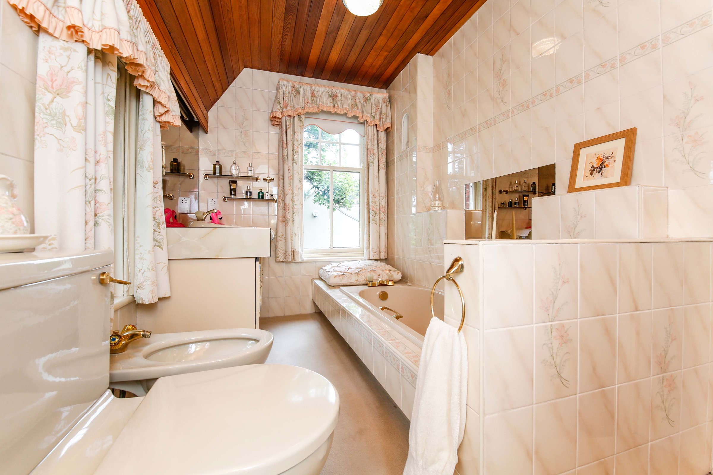 5 bed Character Property