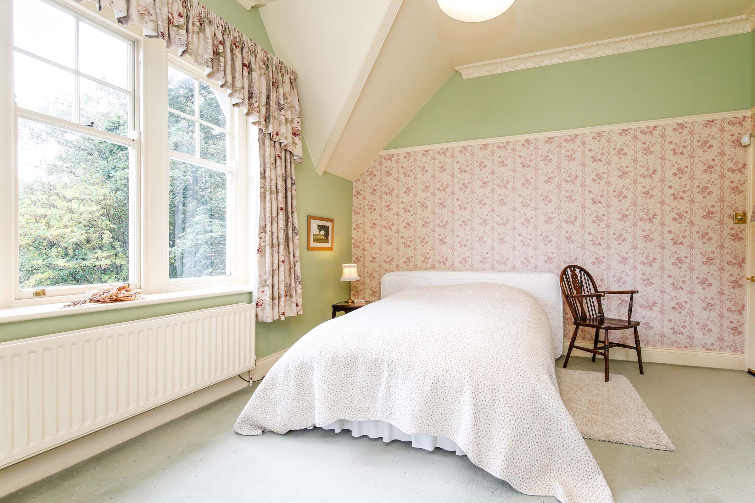 5 bed Character Property