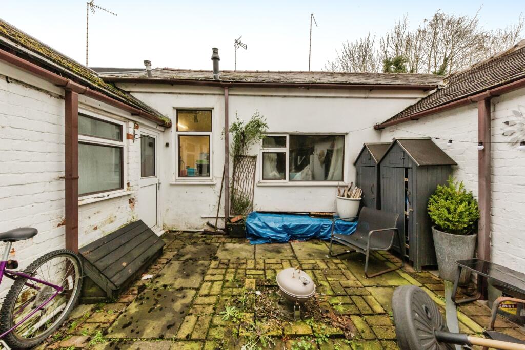 2 bed Character Property