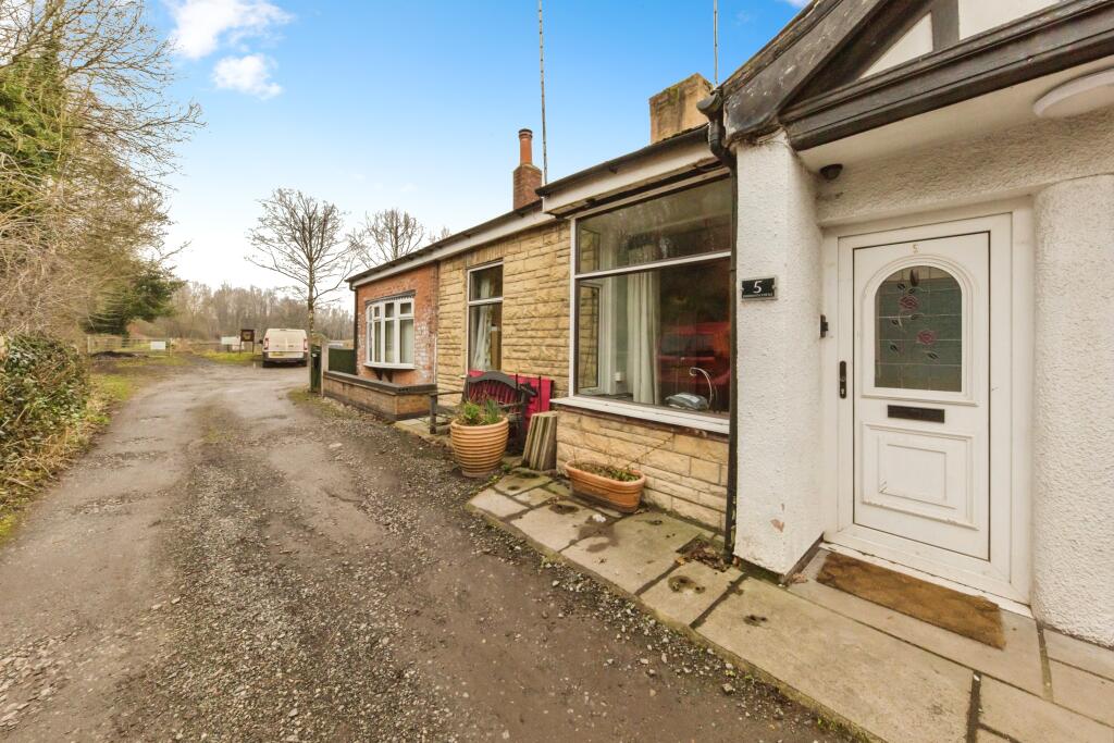 2 bed Character Property