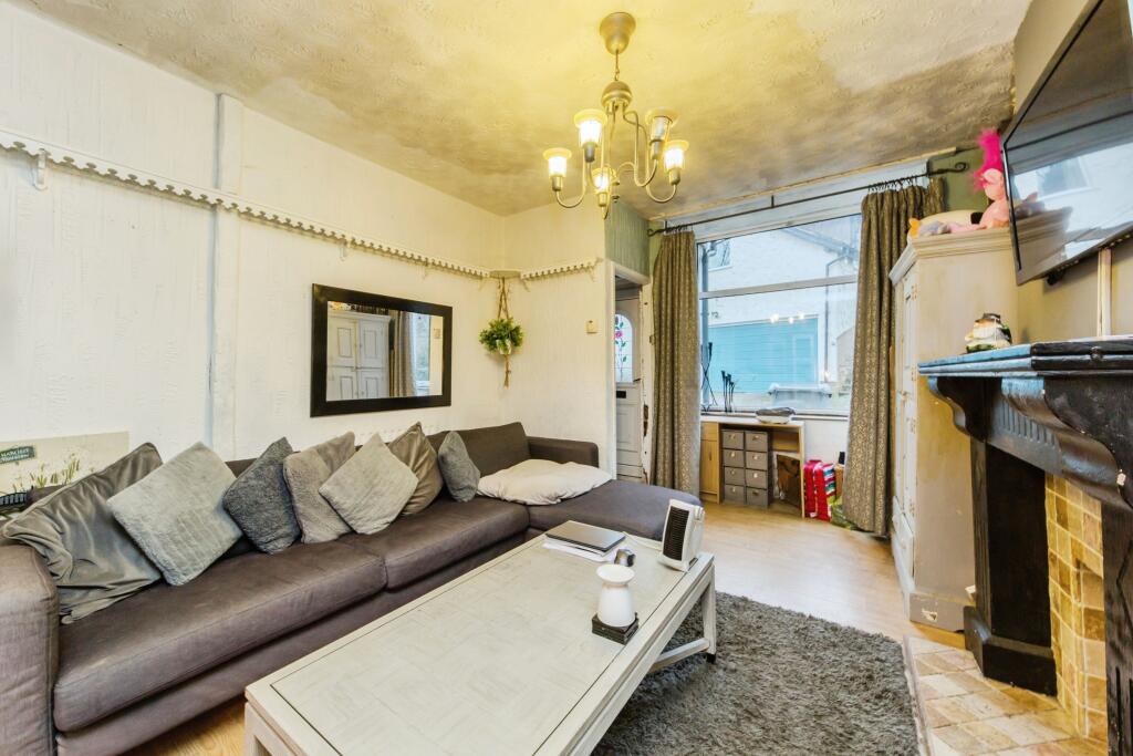 2 bed Character Property