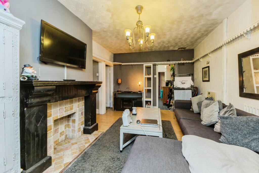 2 bed Character Property