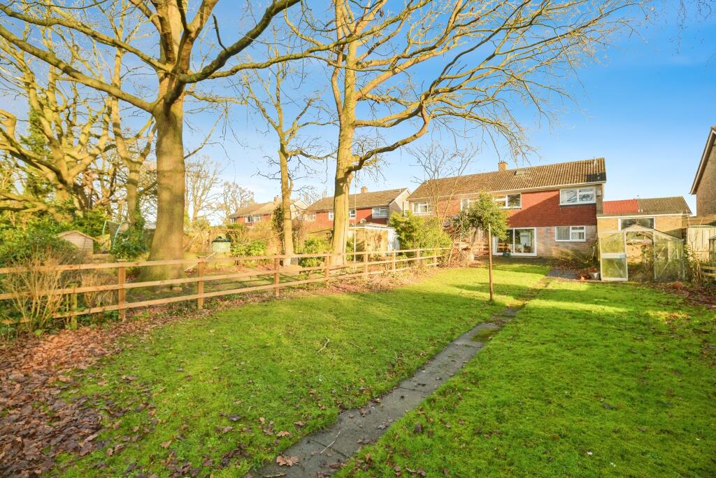 4 bed Semi-Detached