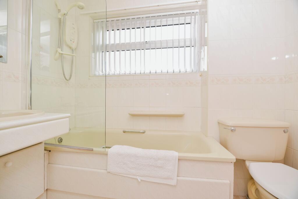 4 bed Semi-Detached