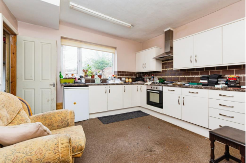 3 bed End of Terrace
