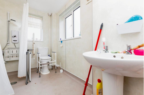 3 bed End of Terrace