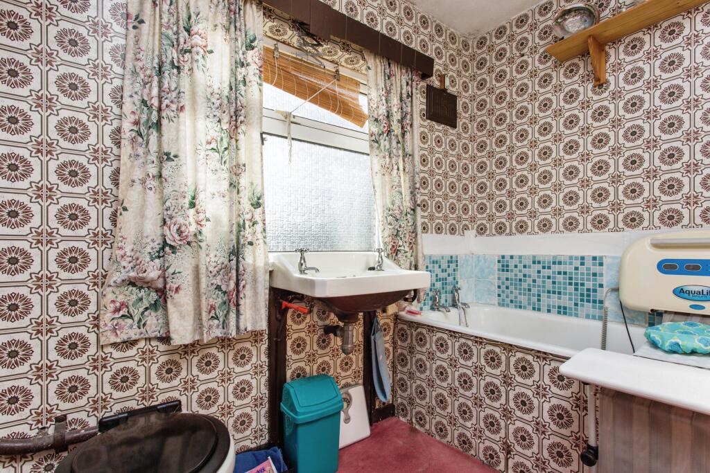 2 bed End of Terrace