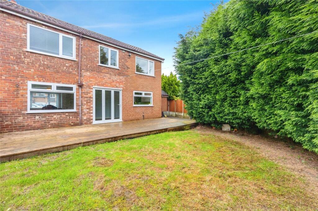 4 bed Semi-Detached