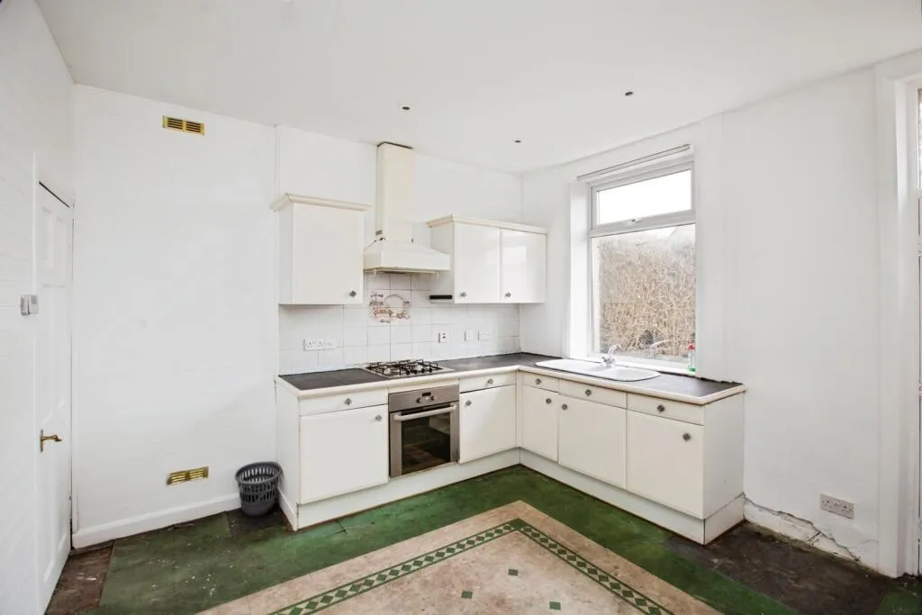 3 bed End of Terrace
