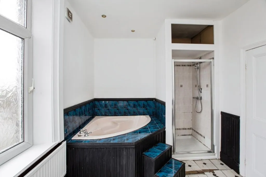 3 bed End of Terrace
