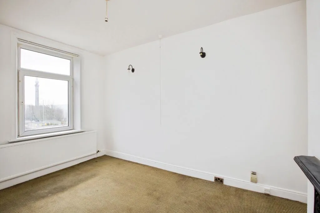 3 bed End of Terrace
