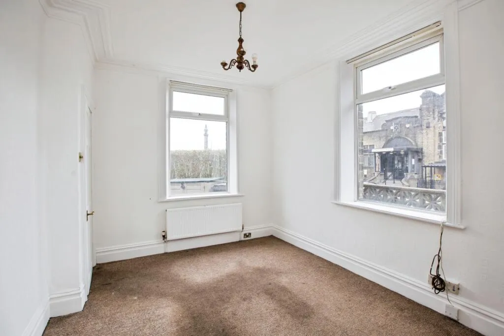 3 bed End of Terrace