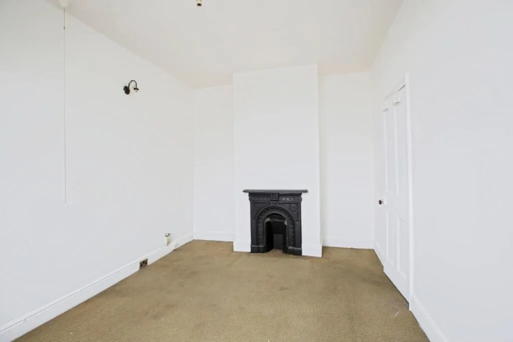 3 bed End of Terrace