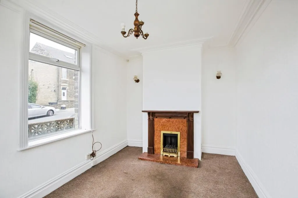 3 bed End of Terrace