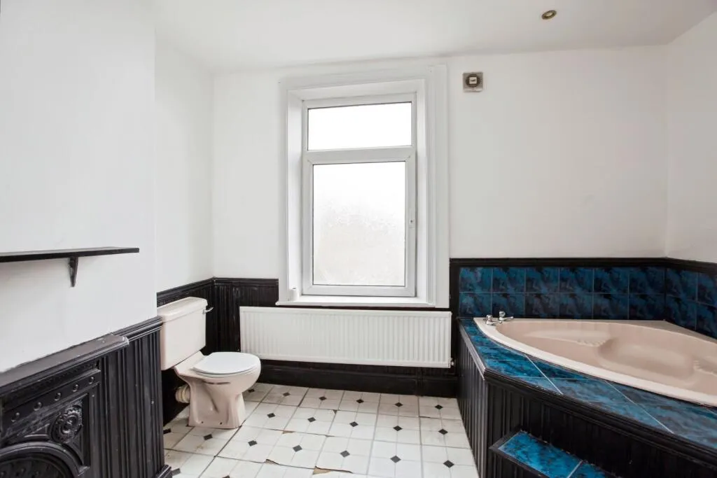 3 bed End of Terrace